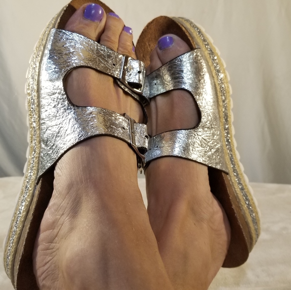Rouge Silver Metalic Double Buckle Sandals - Picture 1 of 6